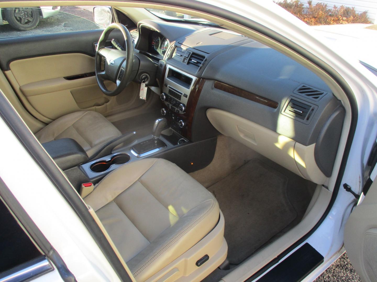 2010 WHITE Ford Fusion V6 SEL (3FAHP0JG5AR) with an 3.0L V6 DOHC 24V engine, AUTOMATIC transmission, located at 540a Delsea Drive, Sewell, NJ, 08080, (856) 589-6888, 39.752560, -75.111206 - Photo#27